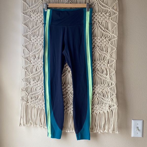 Athleta crunch, 7/8 tight XS, multi colored striped workout leggings - Picture 3 of 12